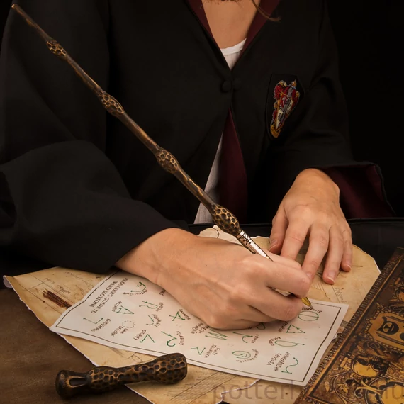 Dumbledore Pálca Toll